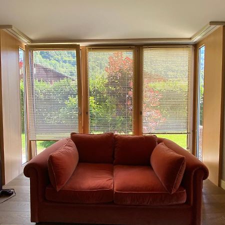 An Apartment In A Modern Swiss Chalet Iseltwald Bagian luar foto