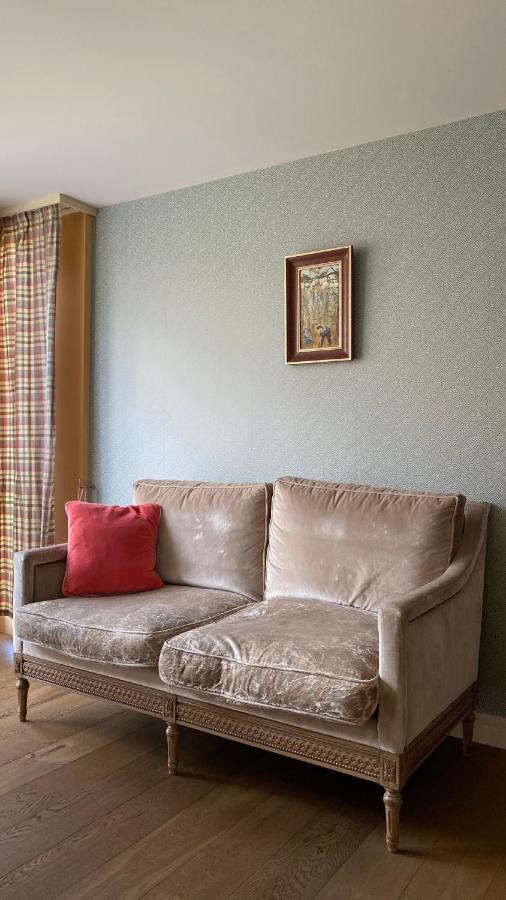 An Apartment In A Modern Swiss Chalet Iseltwald Bagian luar foto