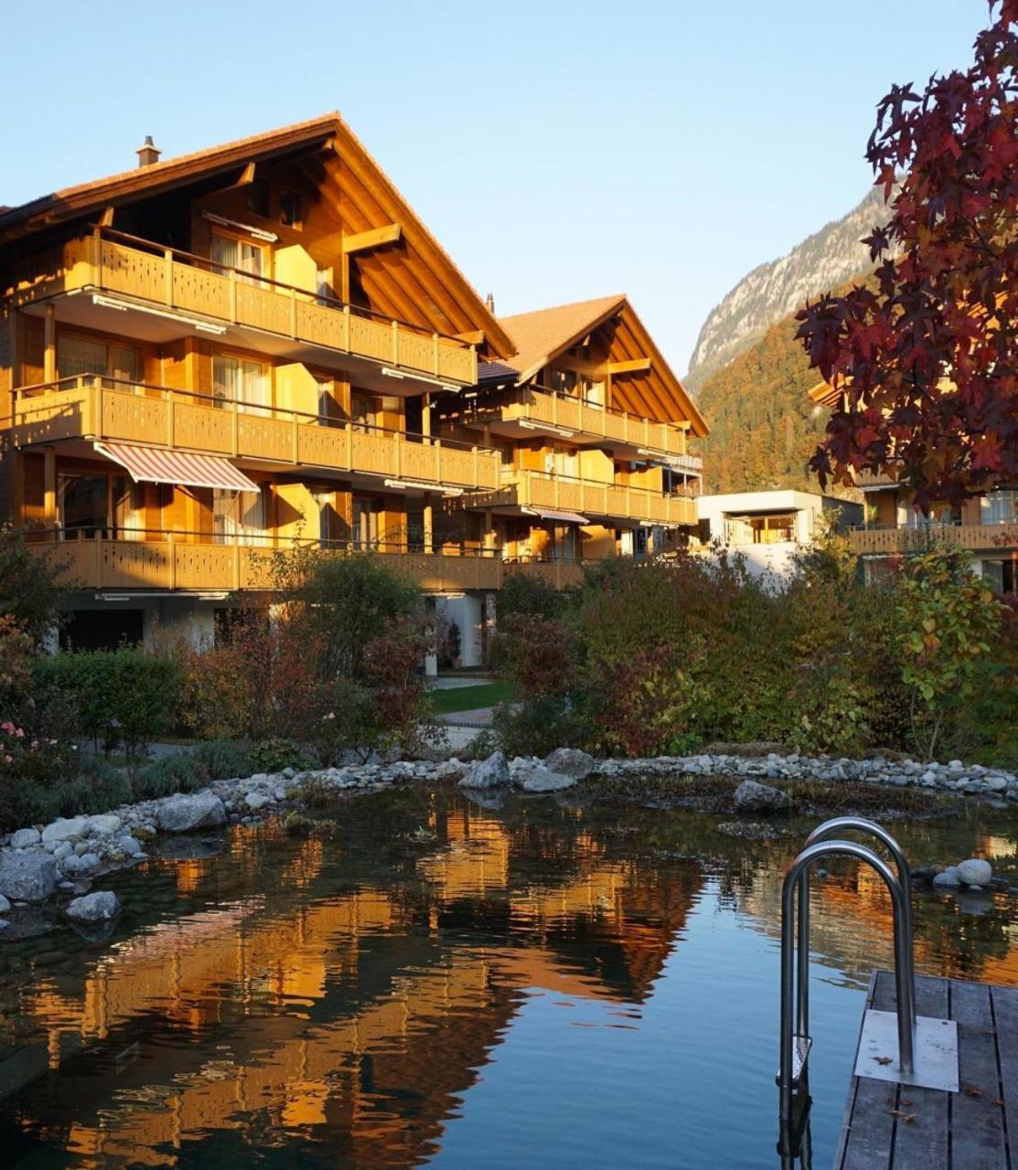 An Apartment In A Modern Swiss Chalet Iseltwald Bagian luar foto